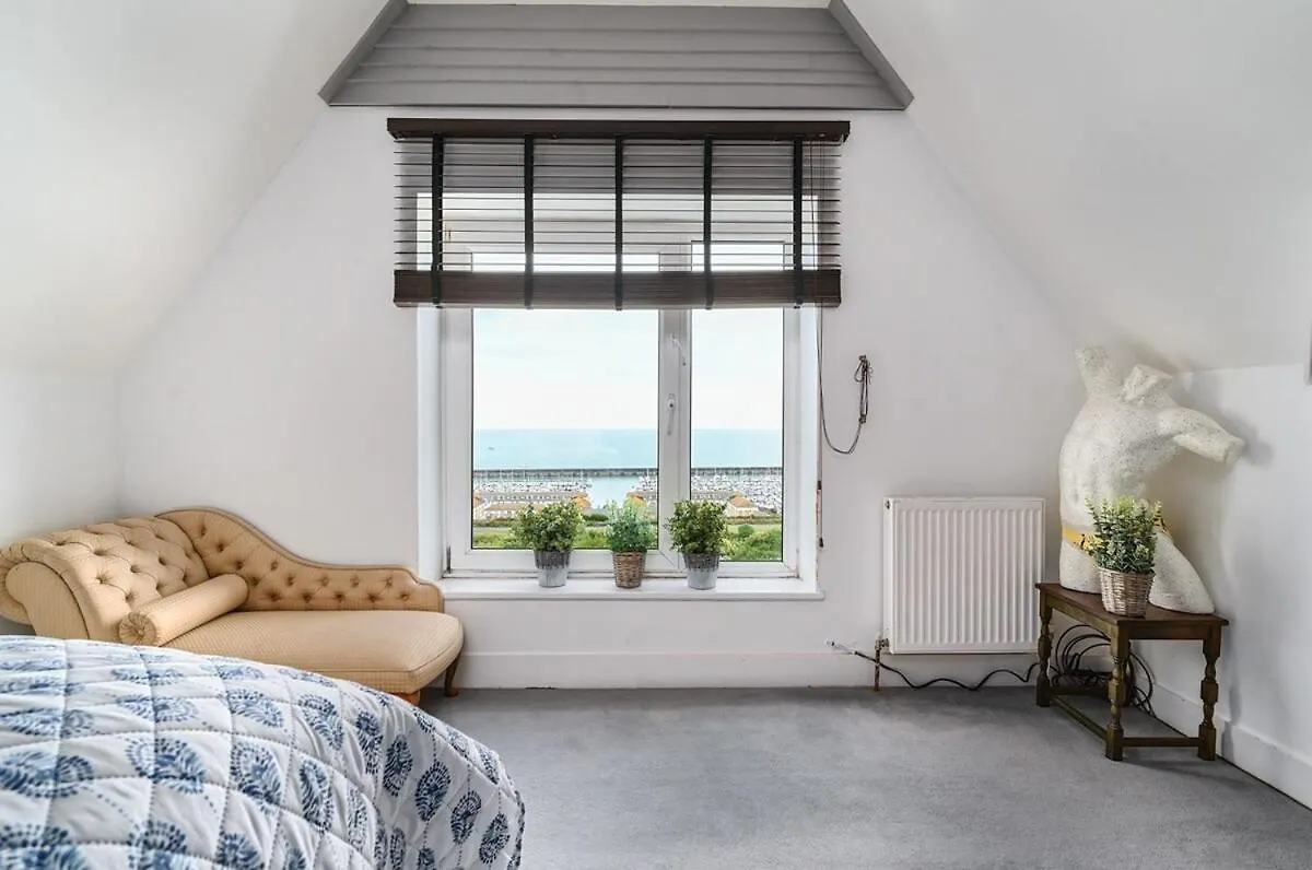 Host & Stay - The Cliff Greenhouse Hove 0*,  Regno Unito