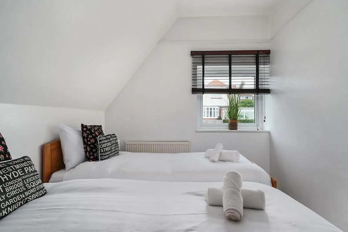Apartment Host & Stay - The Cliff Greenhouse Brighton