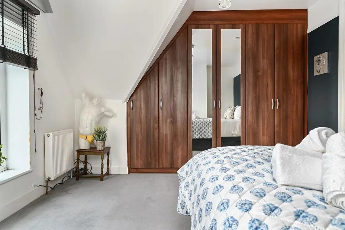 Apartment Host & Stay - The Cliff Greenhouse Brighton