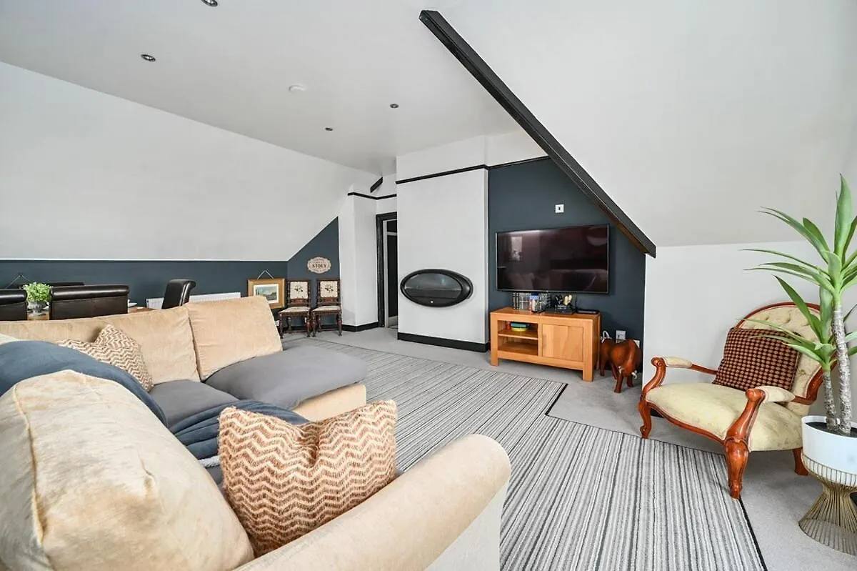 Host & Stay - The Cliff Greenhouse Brighton